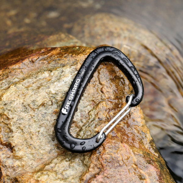 12kN Wiregate Carabiner in water