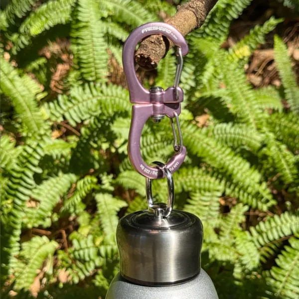1kn Pink carabiner hanging up a water bottle